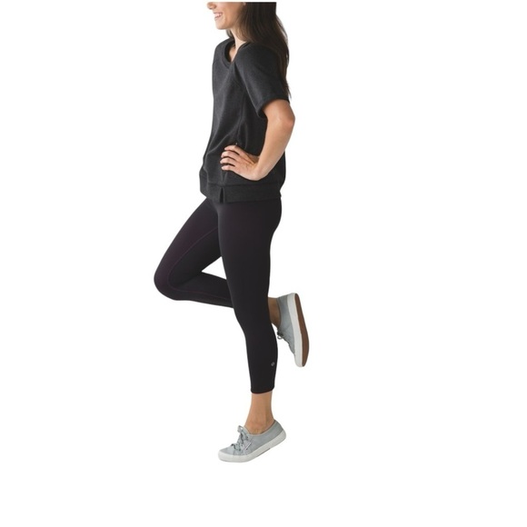 Lululemon Wunder Under Crop III Sz 6 (Reversible) Black / Ultra Violet - Picture 2 of 13